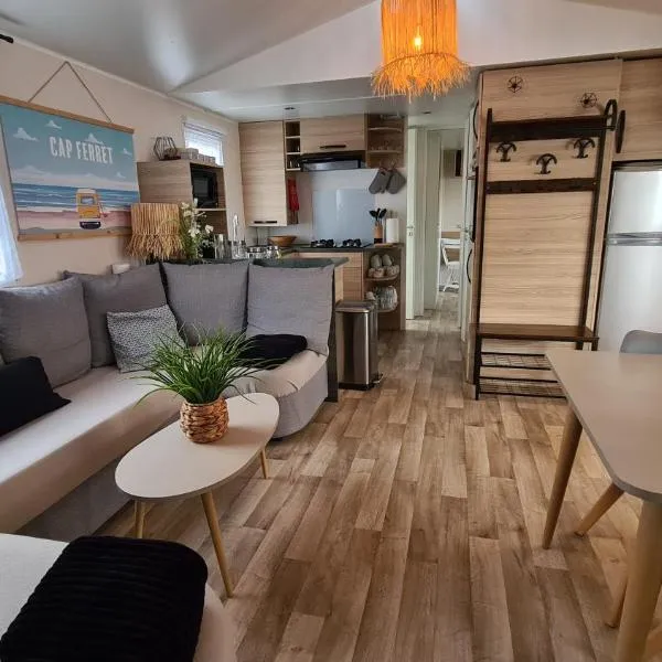 Joli Bungalow Cap Ferret Camping les Viviers, hotel in Lège-Cap-Ferret