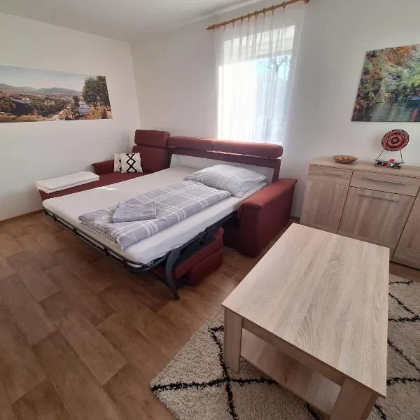 Pod Chlumem - útulný byt v blízkosti centra, hotel v destinaci Děčín