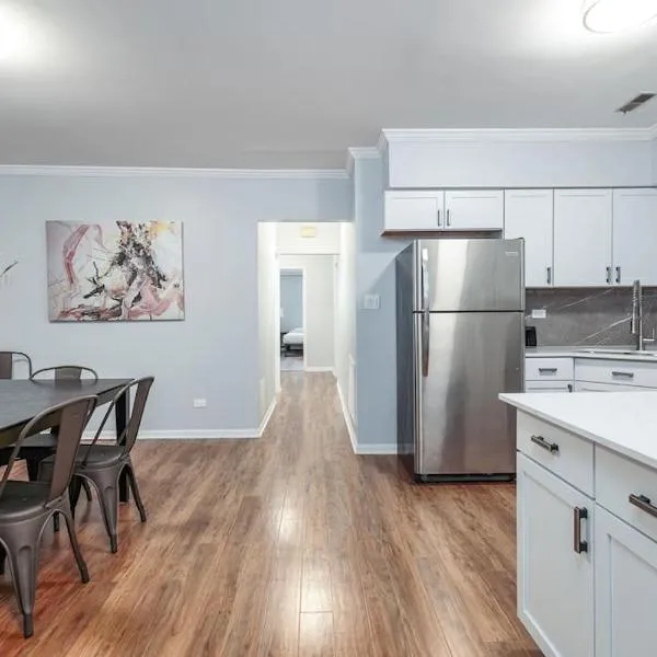 Beautiful Remodeled Penthouse Unit in Old Town: Chicago'da bir otel