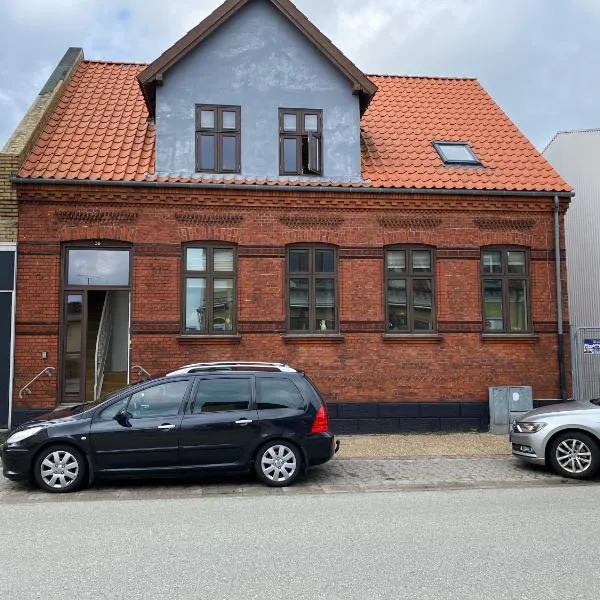 Oasen Ved Centrum 1 sal., hotel v destinaci Frederikshavn