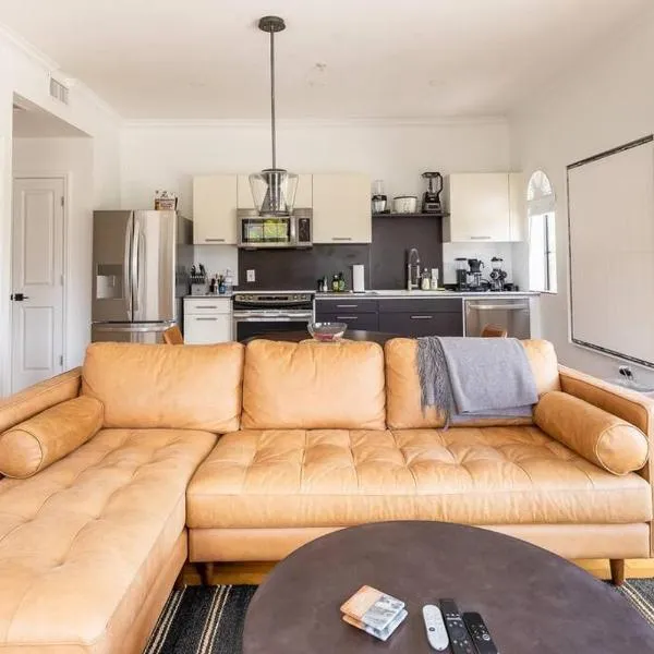 1BR/1Bath Downtown - Newly Renovated Premier Apt., hotel v destinaci Gainesville