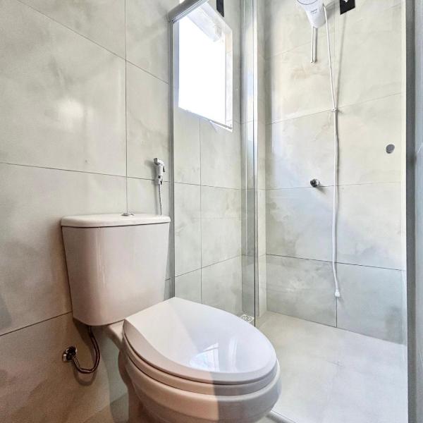 002 - Apto monoambiente em residencial com piscina na praia de Bombas - Foto 3