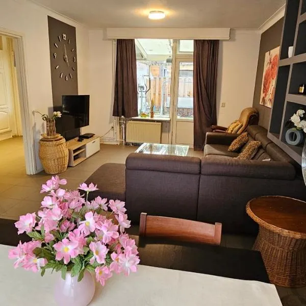 Cozy house in Weert, hotel en Weert