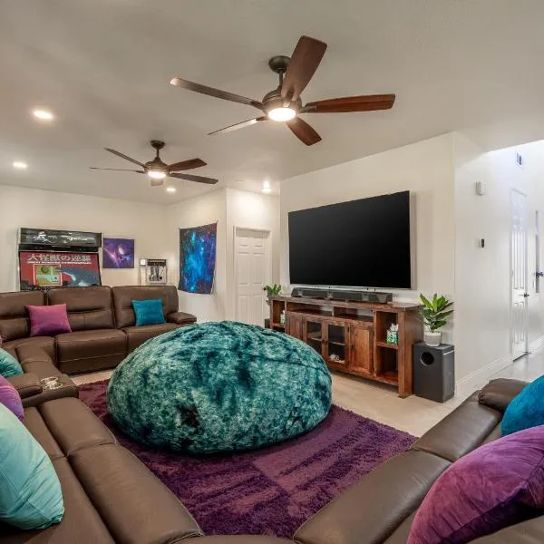 Coachella Play - 6BR Multi-Gen Fun Zone and Retreat with free heated pool, hotel v destinaci Indio