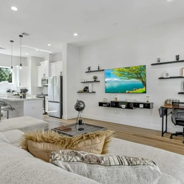 Modern 3BD Retreat I Near Hotspots I Sleeps 12, hotel v destinaci Houston
