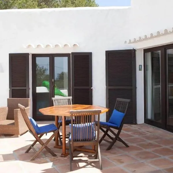House in Porto Salé with Ibiza Views, hotel di Sant Francesc Xavier