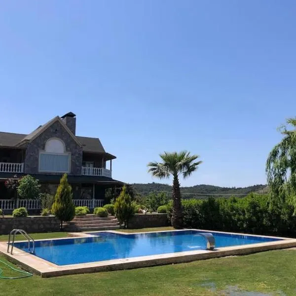 Muhteşem Havuzlu Villa, hotel v destinaci Seferihisar