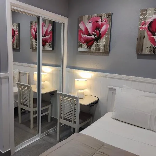 Cozy Private Bedroom & Ensuite - City & Strand Beach Location, hotel v destinaci Townsville