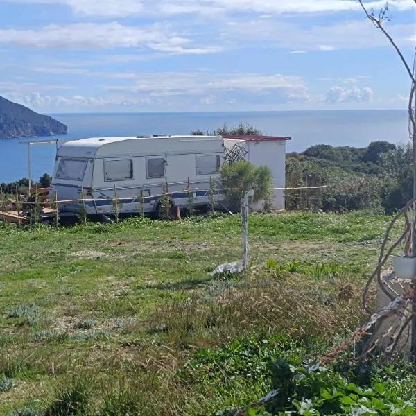 Fox Caravan, hotel v destinaci Afionas