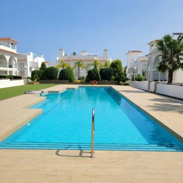Casa Marietha Apartment with swimming pool and roof terrace, hotel v destinaci Rojales