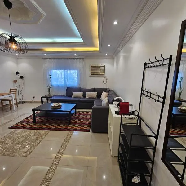 شقة هادئة بمساحة كبيرة بحي التنعيم بمكة المكرمة, hotel in Al Jumūm