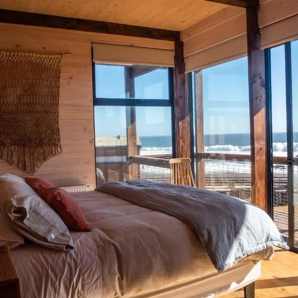 Espectacular Casa Palafito frente al mar, hotell sihtkohas Pichilemu