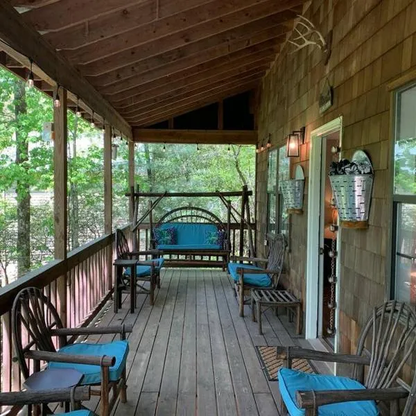 Cabin Fever on Cartecay River, hotel v destinaci Ellijay