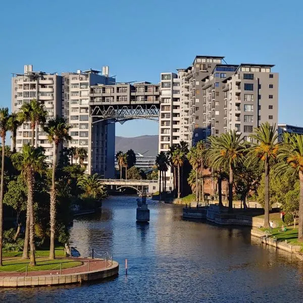 Cape Town Luxury Stays Knightsbridge Luxury Apartment Century City, hotel in Cape Town