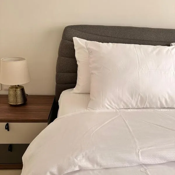 City Gem - 1 Bedroom, 3 Beds, hotel v destinaci Muscat