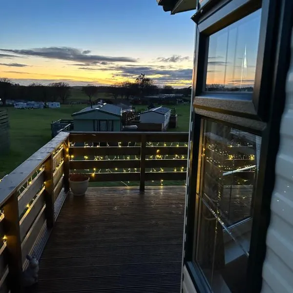 Caravan Rabbit House No 81 at Three Lochs Holiday Park, hotel in Newton Stewart