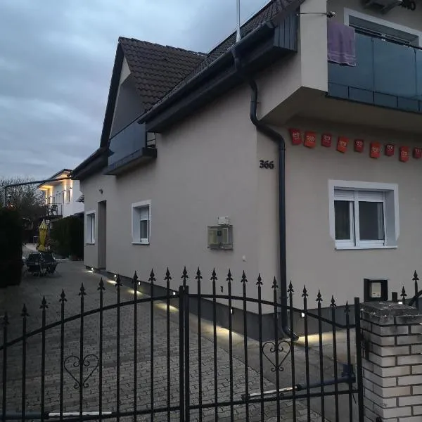 Biró apartmanház Sármellék, hotel in Sármellék