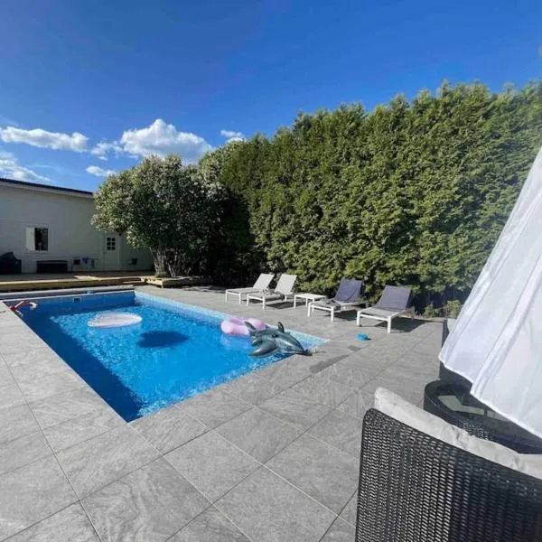 Centralt boende, pool, nära till natur & våtmark, hotel v destinaci Eskilstuna