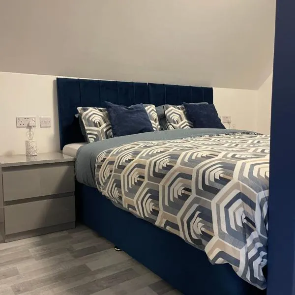 Lochside Loft - Self Catering Apartment for 2 In a great location for Inverness Airport and both Cabot Highlands & Nairn Golf Courses, hotel v destinaci Inverness