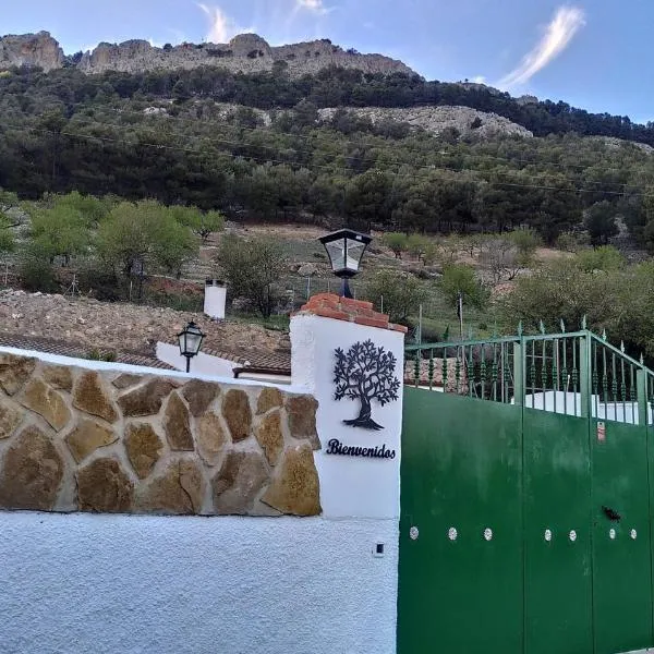 CASA CUEVA EL OLIVO, hotel v destinácii Pegalajar