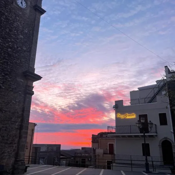 Piazza GRANDE, hotel en San Cono