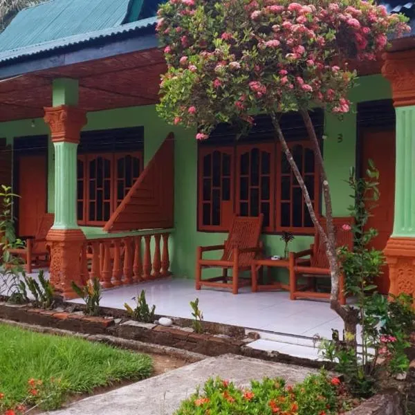 Wisma Batu Mandi and offers jungle tours, hotel di Bukit Lawang