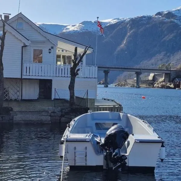 Sjötun Fjord Cabin, with boat, hotel en Stanghelle