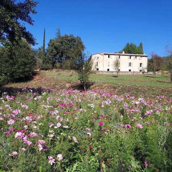 Les Jardins de Falguière – hotel w mieście Saint-Jean-du-Gard