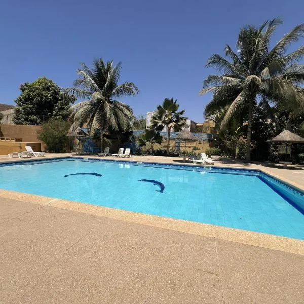 Magnifica Villa en corazón de Saly ! con piscina, hotel in Saly Portudal
