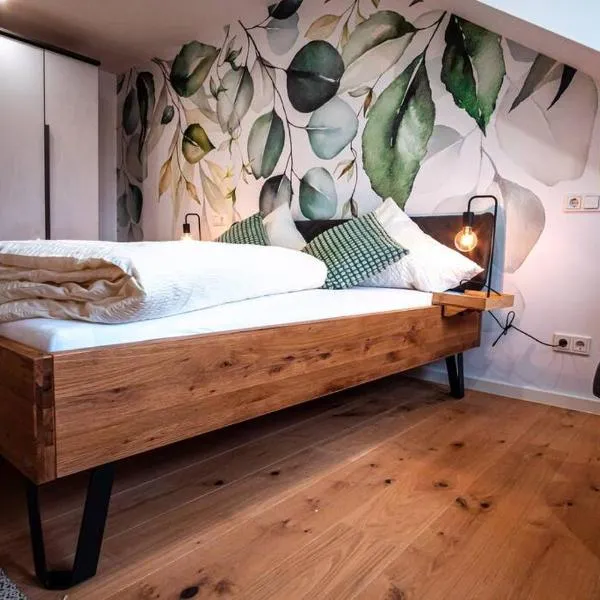 Neue Fewo mit Schlossblick - Urlaub im Wein- und Ferienort Bekond, готель у місті Bekond