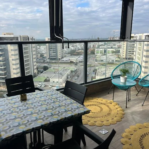 Amazing Tower apt at karmei Gat- perfect familly vacation，Qiryat Gat的飯店