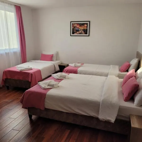 Dona, Altina, hotel v Bělehradě