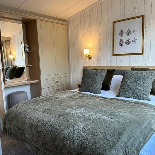 태터셜에 위치한 호텔 Luxury Lakeside Lodge, Hot Tub & Private Fishing