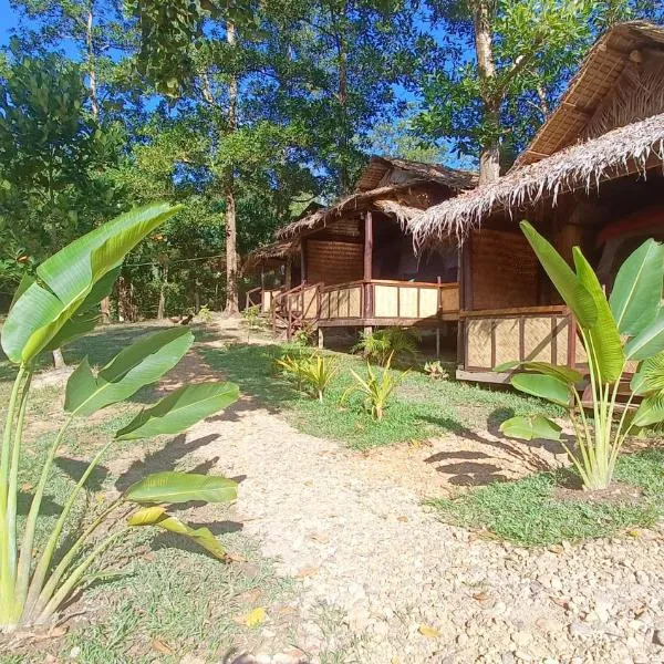 Tony's Country Glamping with chalet with private wash room accommodation, hotel di El Nido