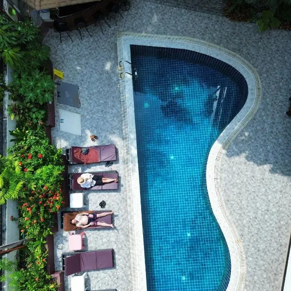 Patong Central Hotel and Apartment, hotel in Patong Beach