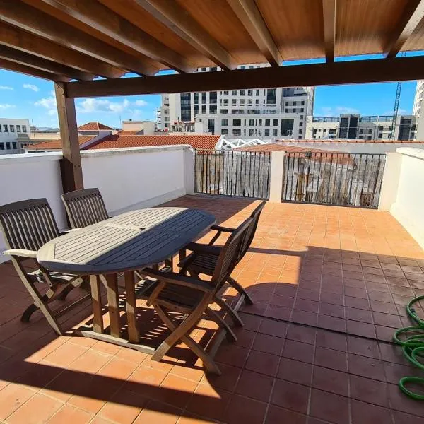 Gibraltar Town Centre Flat with Roof Terrace, hotel in Gibraltar