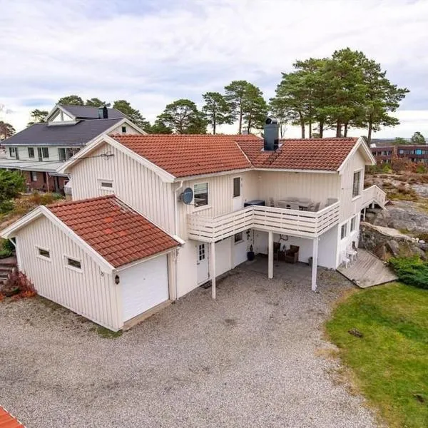 Koselig leilighet i Grimstad like ved UiA: Grimstad şehrinde bir otel