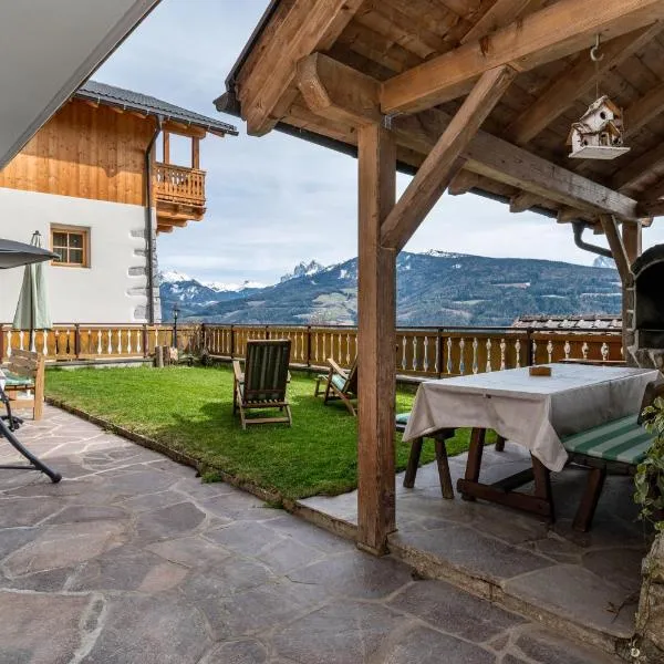 Malsötscherhof Apt A, hotel v destinaci Villandro