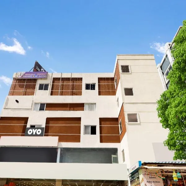 Super OYO Flagship Kompally Residency, hotelli kohteessa Hakīmpet