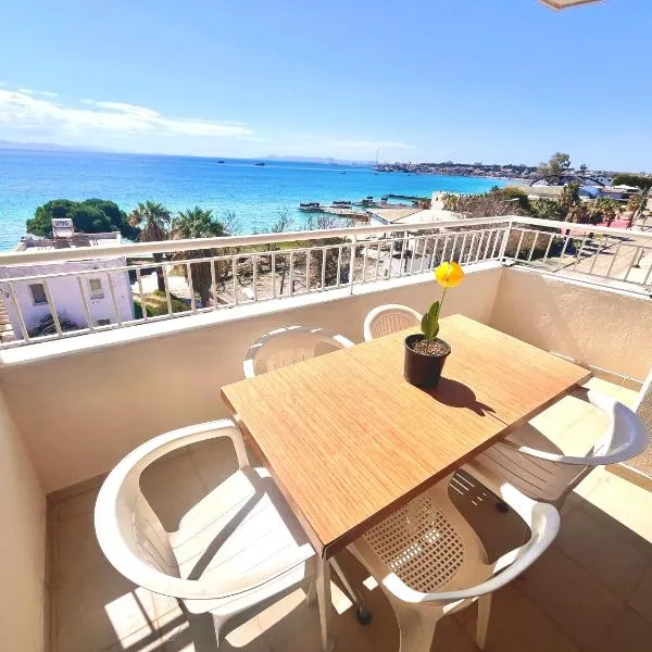 HOLIDAY APART 50 meters to BEACH, Sea view apartments – hotel w mieście Palı