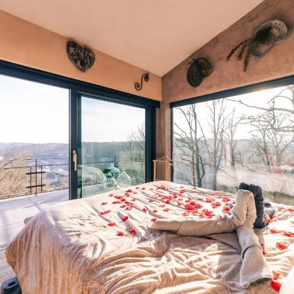 Unique Cottage w/ Amazing View & Private Wellness, hotel v destinaci Dinant