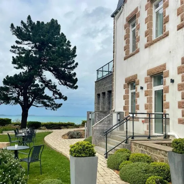 Hôtel Les Costans, The Originals Relais, hotel v destinácii Perros-Guirec