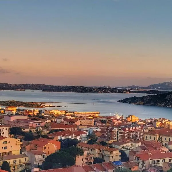 Appartamento vista mare a La Maddalena, hotel v La Maddalena