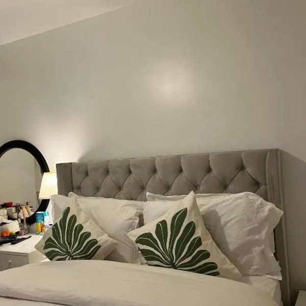 STARS LUXURY HOME، فندق في لندن