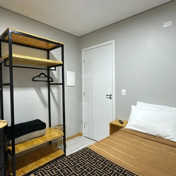 21- Studio com decoração linda, hotel en Curitiba