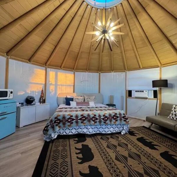 Glamping-Sky Dome Yurt-Tiny House-2 modern composting toilet, hotel v destinaci Valley Center
