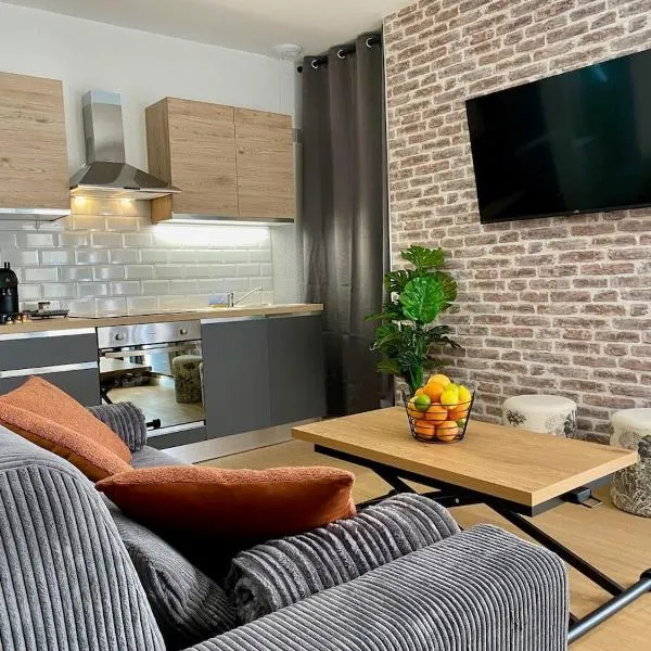 Romorantin में, होटल Les Logis d'Esmeralda-Appartements-Arrivée autonome