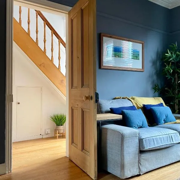 Townhouse in trendy suburb of Hoole، فندق في تشيستر