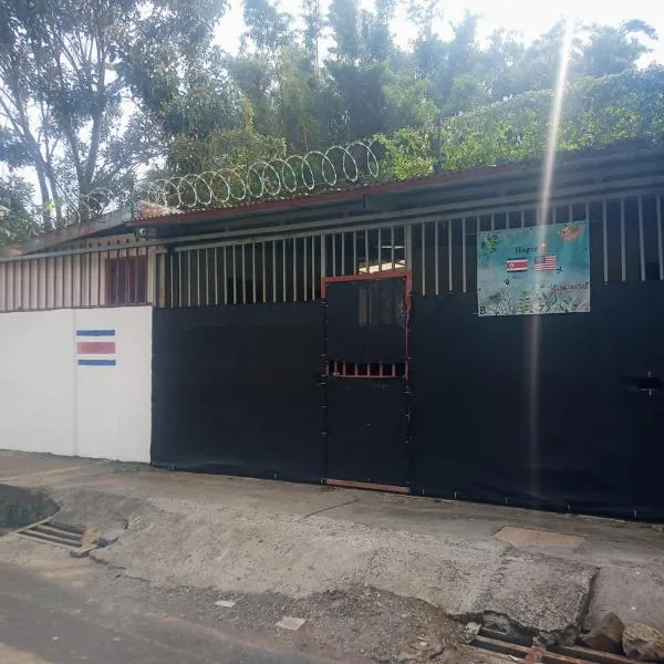 Hogar tico-estadounidense cerca de aeropuerto, hotel v destinaci Alajuela