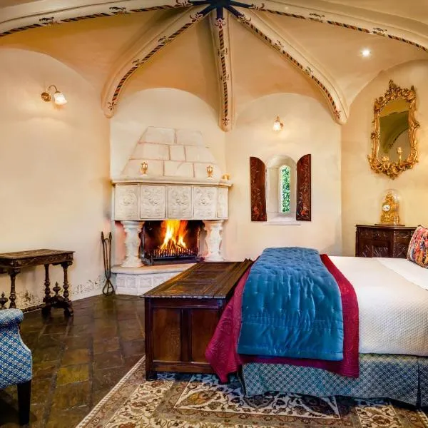 Castle Keep B&B in the Tower., hotel in Crafers